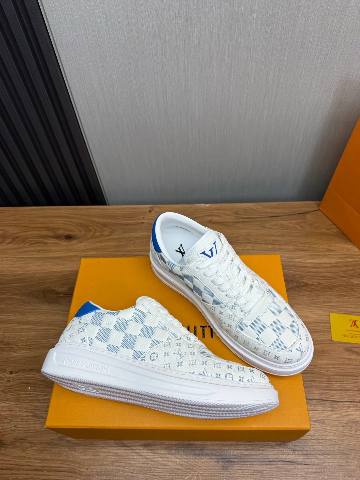 Men's shoes 💰840💰 LOUIS VUITTON [Luden Yiwei] The new trendy Lv is on the market 🎁, casual and fashionable men's shoes 👟 1:1 shipment ⬆️The upper is made of imported cowhide + cowhide mesh lining, the original wear-resistant rubber outsole, the version is simple and elegant, exclusive for trendy men. 38-45 (38.45 is non-refundable if made to order)